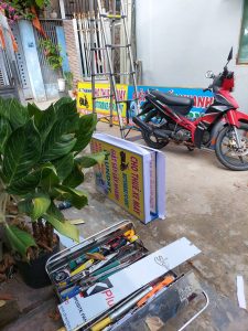 thi công mặt tiền bảng hiệu giặt sấy